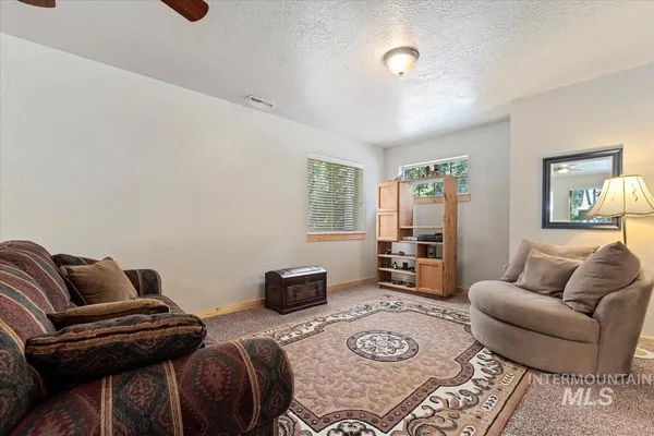 $700,000 | 23 Waterline, Cascade, ID 83611