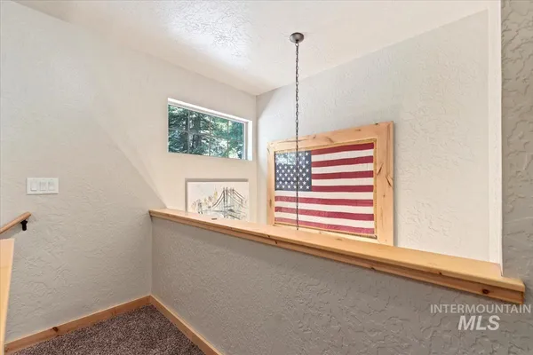 $700,000 | 23 Waterline, Cascade, ID 83611