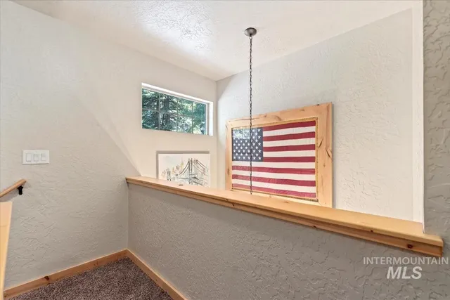 $700,000 | 23 Waterline, Cascade, ID 83611