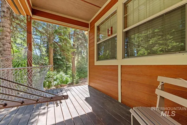 $700,000 | 23 Waterline, Cascade, ID 83611