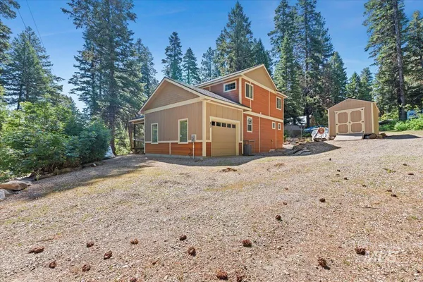 $700,000 | 23 Waterline, Cascade, ID 83611