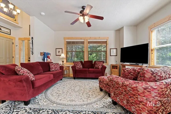 $700,000 | 23 Waterline, Cascade, ID 83611