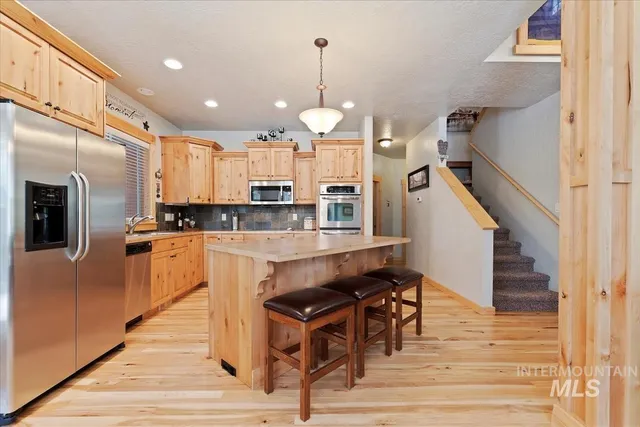 $700,000 | 23 Waterline, Cascade, ID 83611