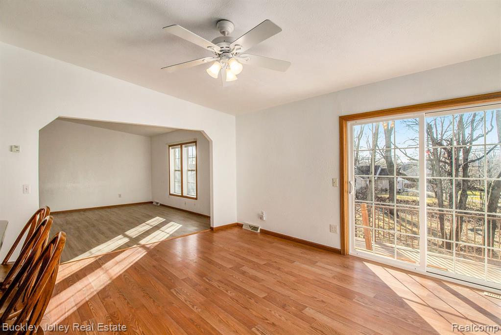 915 Oakcrest Road Howell, MI 48843 - Photo 17 of 23