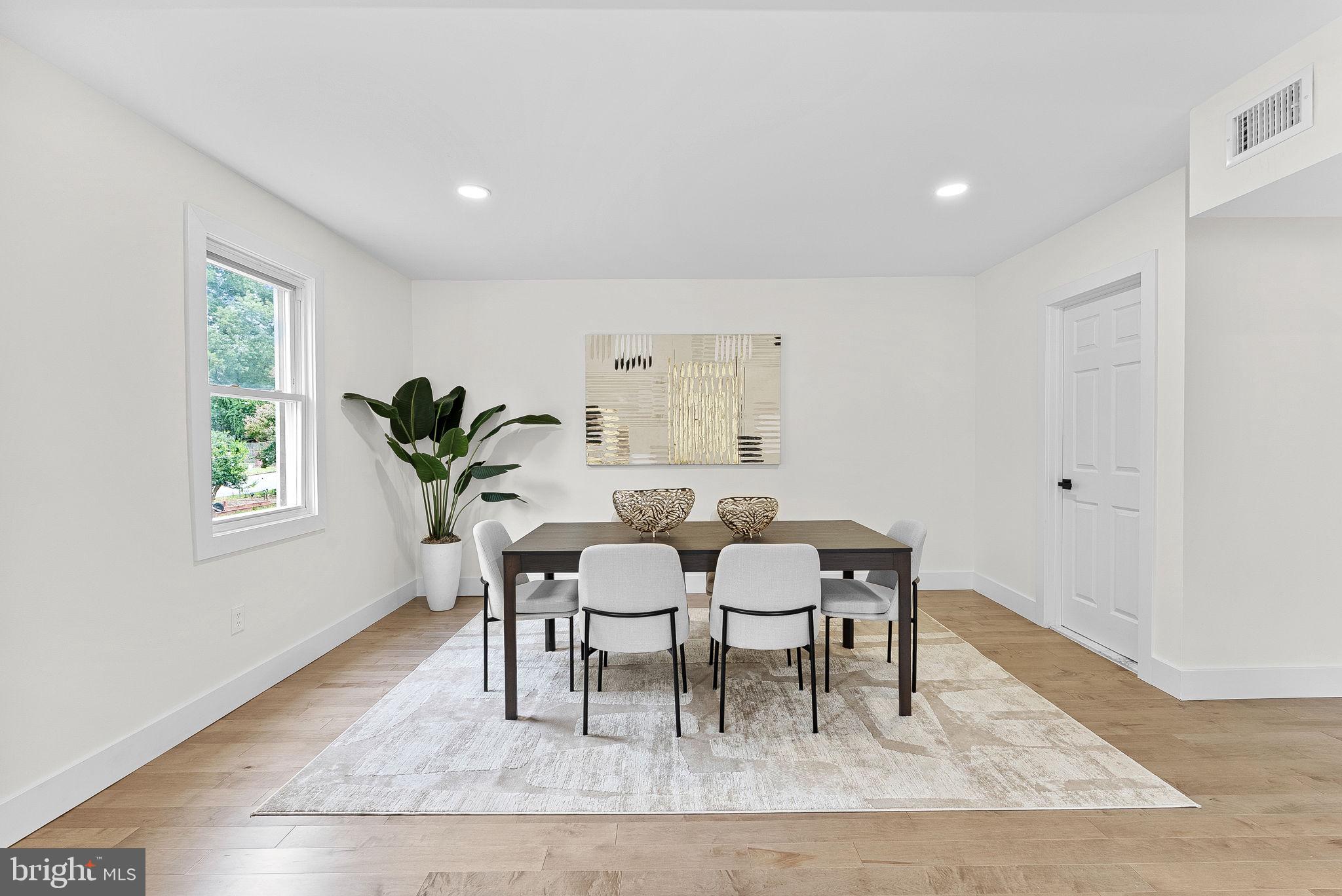 1805 South Pollard Street Arlington, VA 22204 - Photo 15 of 55 a view of a dining room with furniture