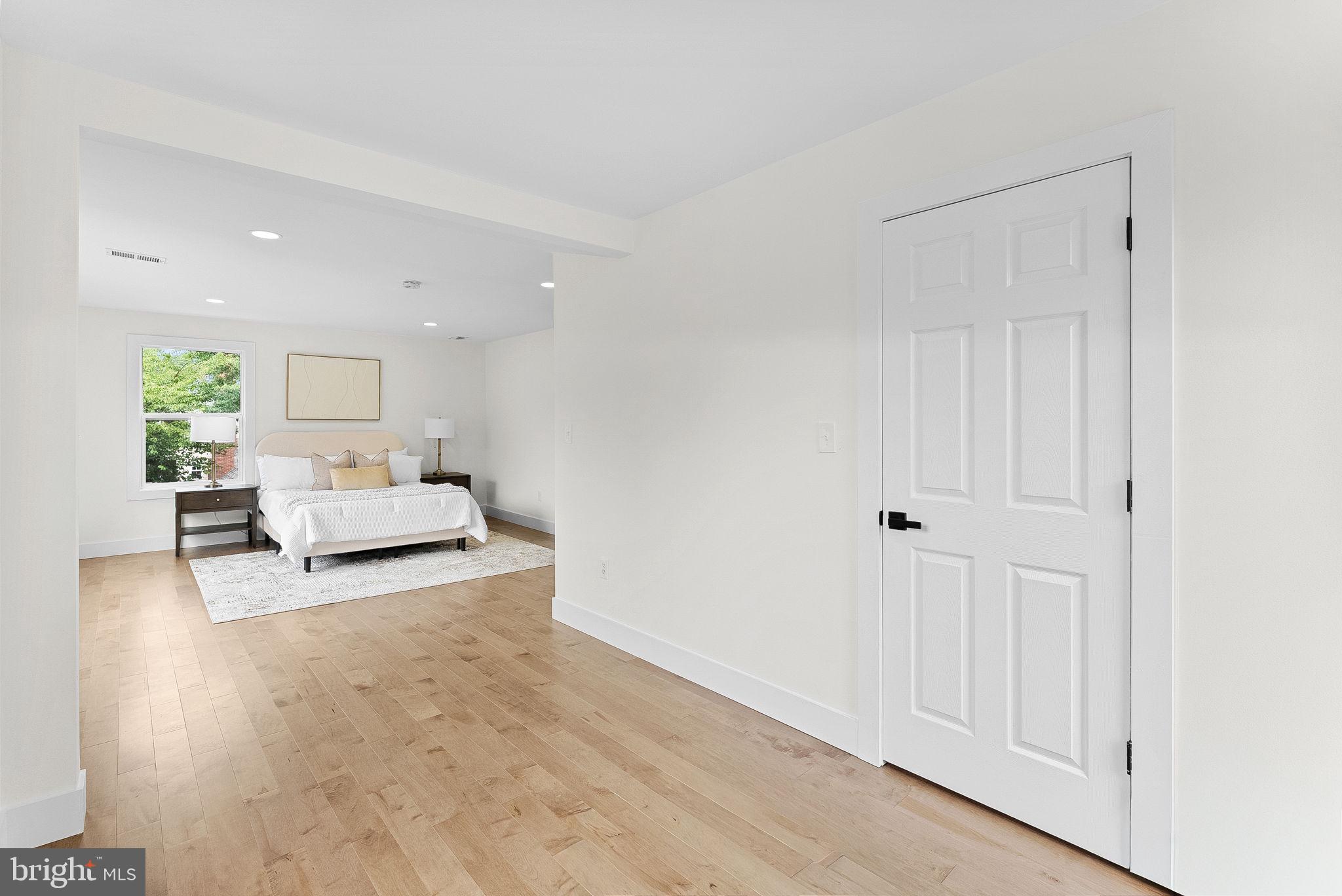 1805 South Pollard Street Arlington, VA 22204 - Photo 34 of 55 a living room with furniture and white walls