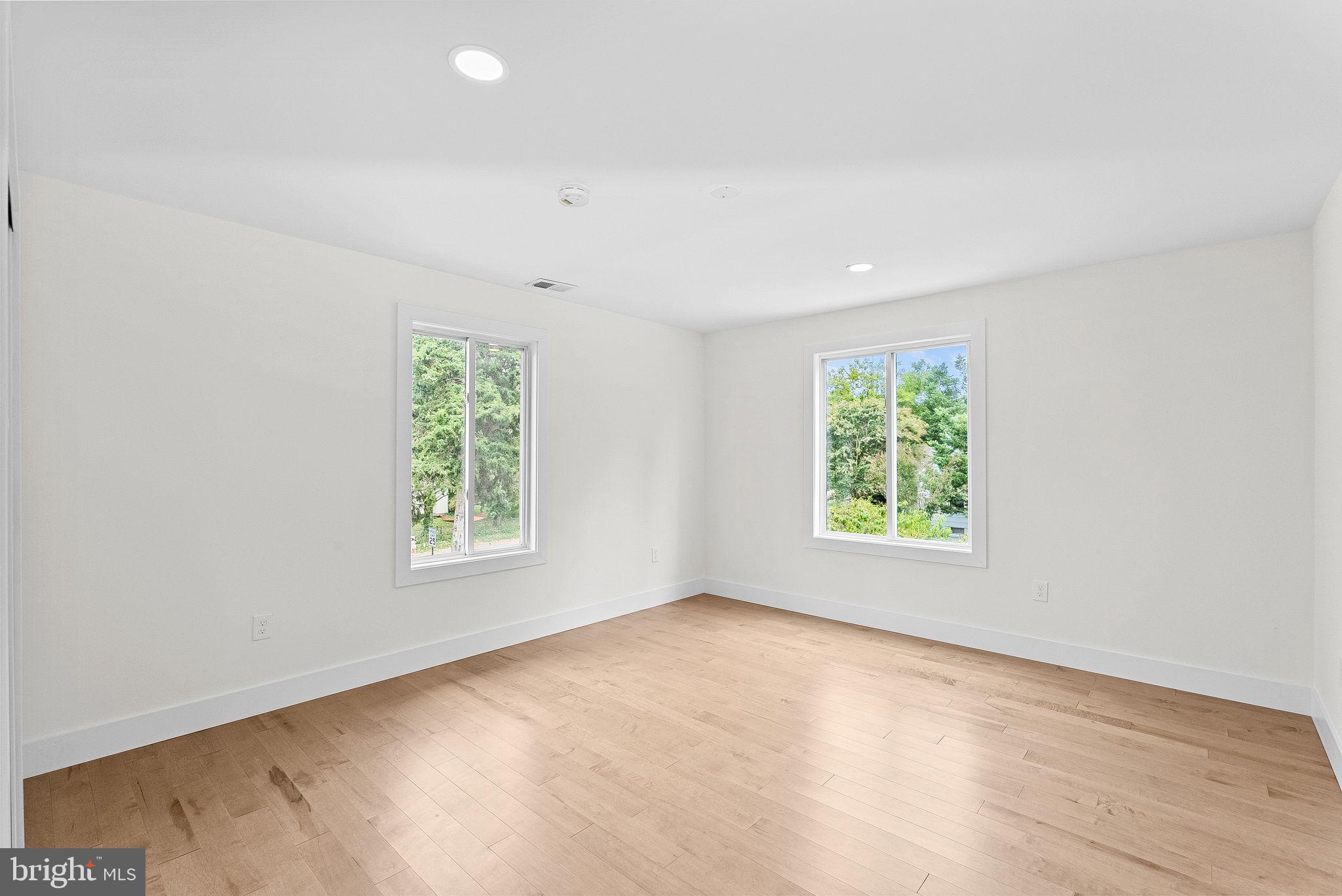 1805 South Pollard Street Arlington, VA 22204 - Photo 43 of 55 an empty room with a window