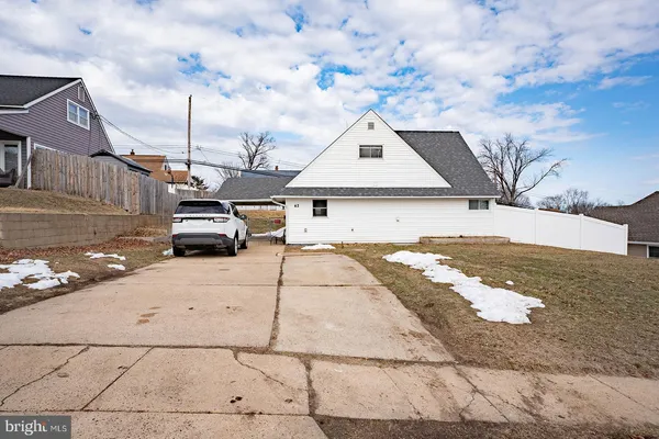 $420,000 | 42 Hollyhock Lane, Levittown, PA 19055