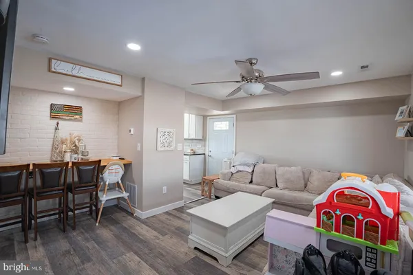 $400,000 | 42 Hollyhock Lane, Levittown, PA 19055