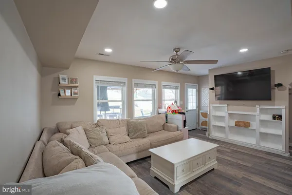 $400,000 | 42 Hollyhock Lane, Levittown, PA 19055