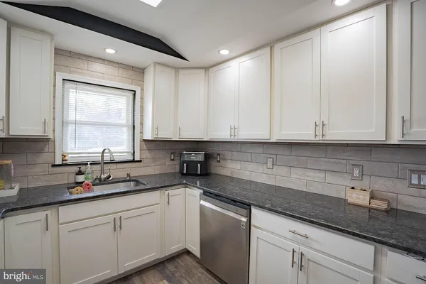 $400,000 | 42 Hollyhock Lane, Levittown, PA 19055