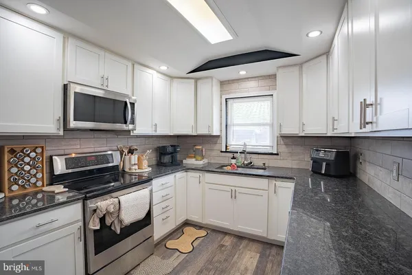 $400,000 | 42 Hollyhock Lane, Levittown, PA 19055