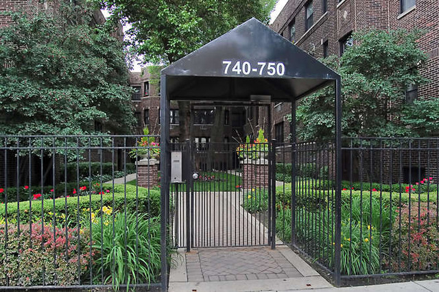 746 West Addison Street, Unit 2E Chicago, IL 60613 - Photo 2 of 16