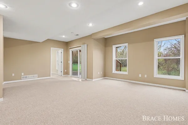 $570,000 | 2511 Black Horse Dr N East, Grand Rapids, MI 49505