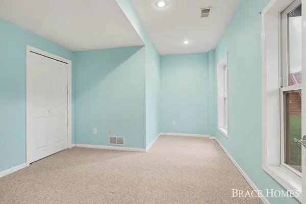 $570,000 | 2511 Black Horse Dr N East, Grand Rapids, MI 49505