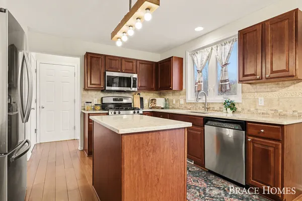 $570,000 | 2511 Black Horse Dr N East, Grand Rapids, MI 49505