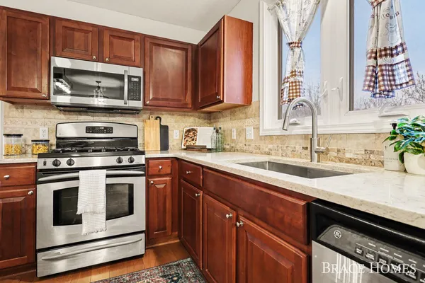 $570,000 | 2511 Black Horse Dr N East, Grand Rapids, MI 49505