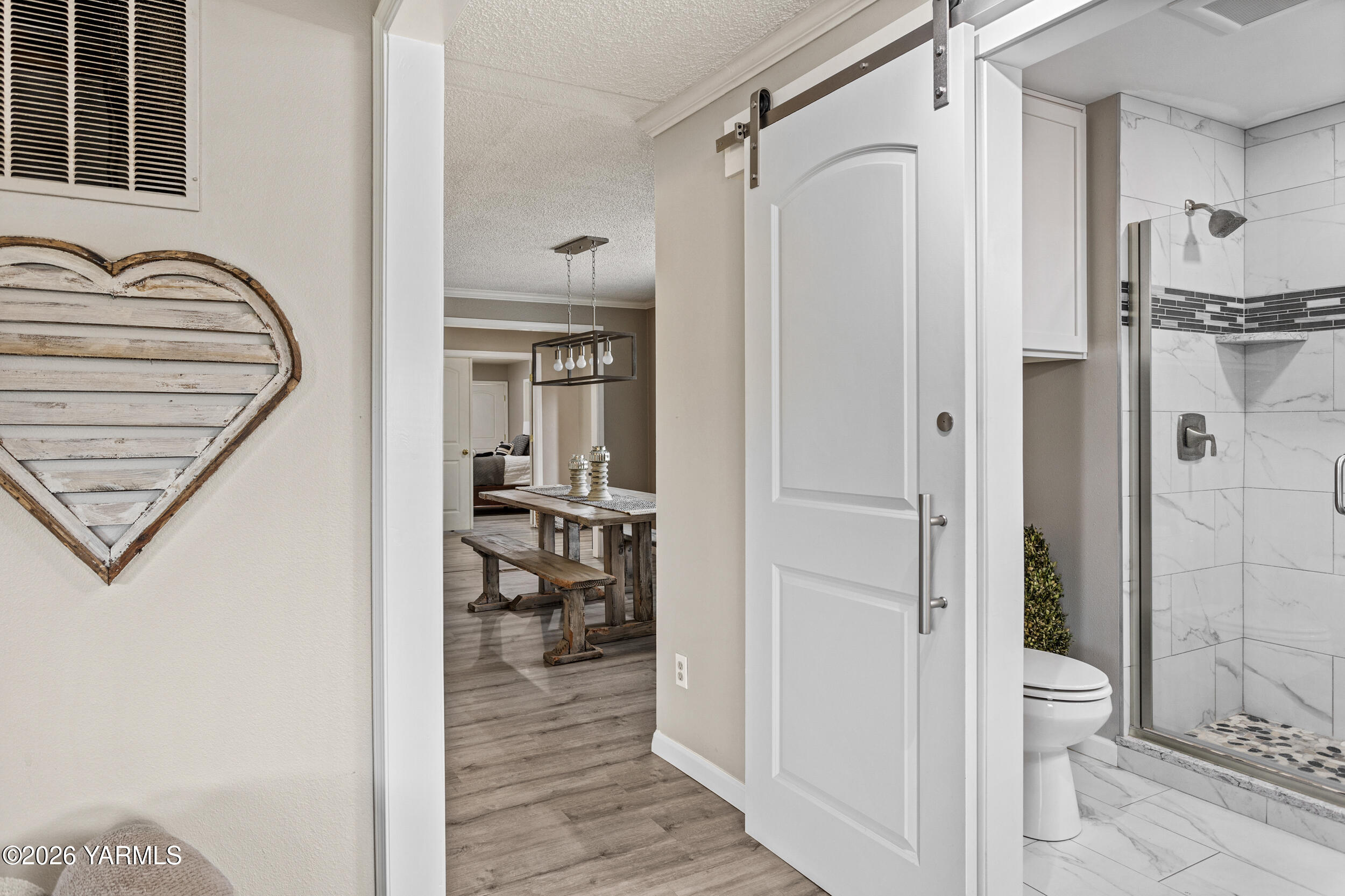 2121 Pleasant Hill Road Selah, WA 98942 - Photo 11 of 38 a bathroom with a toilet a sink and a mirror