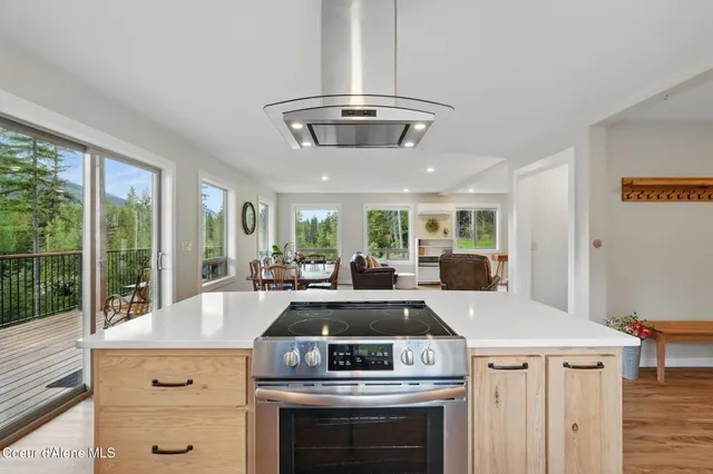 $950,000 | 204 Courtlen Court, Priest Lake, ID 83856