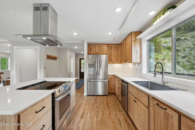 $950,000 | 204 Courtlen Court, Priest Lake, ID 83856