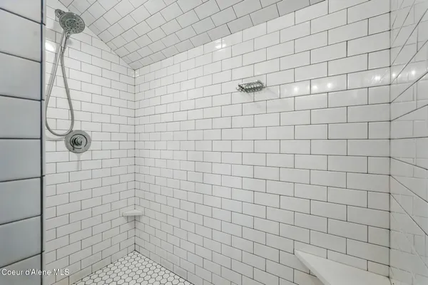 $950,000 | 204 Courtlen Court, Priest Lake, ID 83856