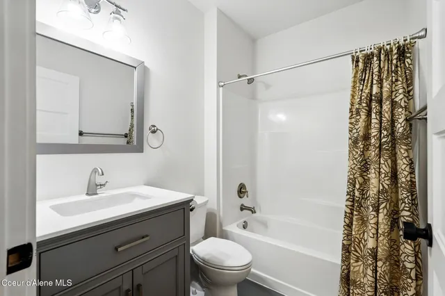 $950,000 | 204 Courtlen Court, Priest Lake, ID 83856