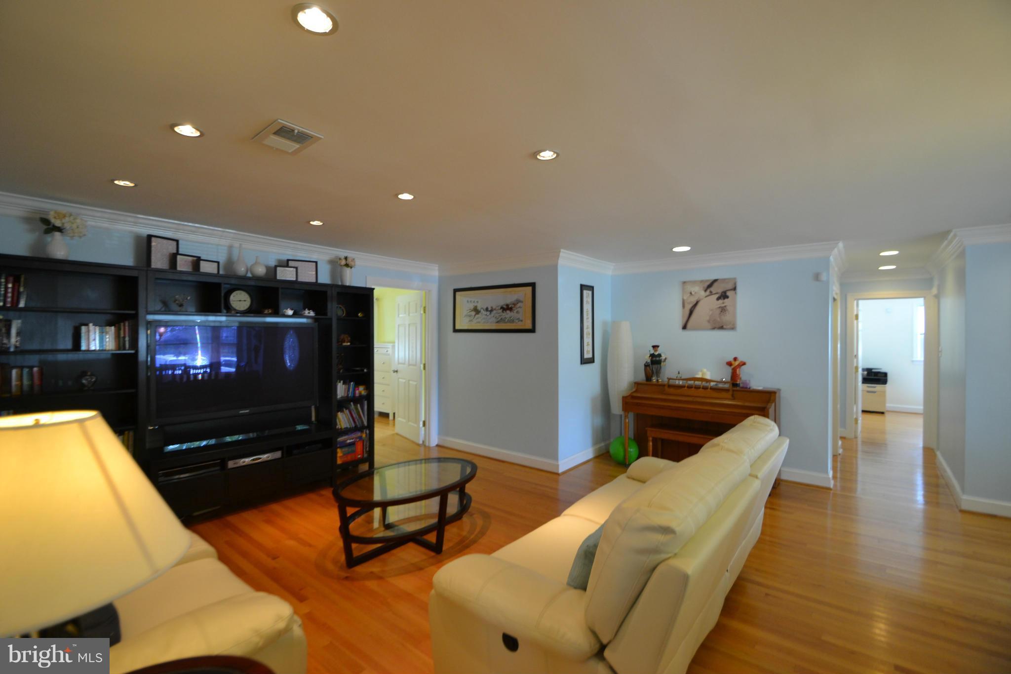 5234 Forman Court Springfield, VA 22151 - Photo 19 of 30 Living Room
