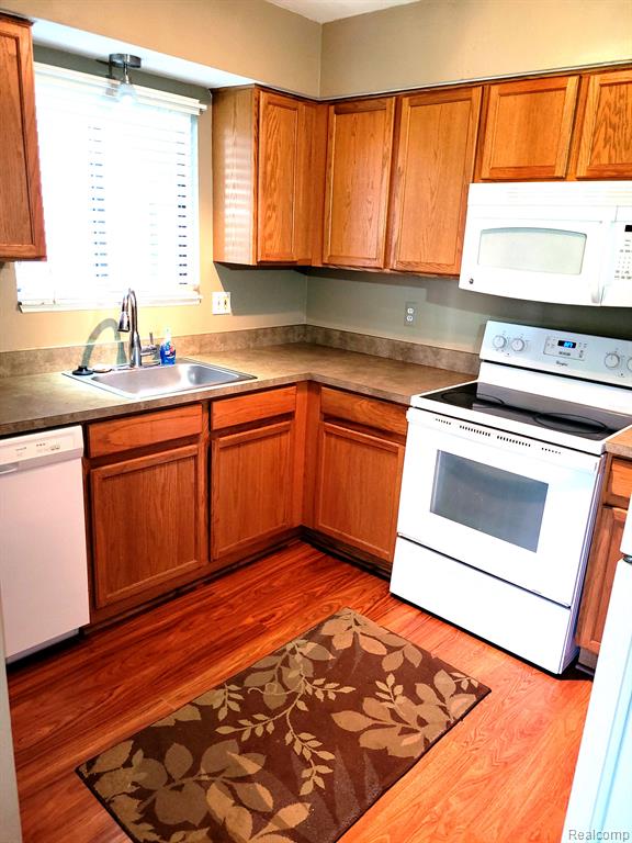 1535 Streamwood Court Rochester Hills, MI 48307 - Photo 2 of 13