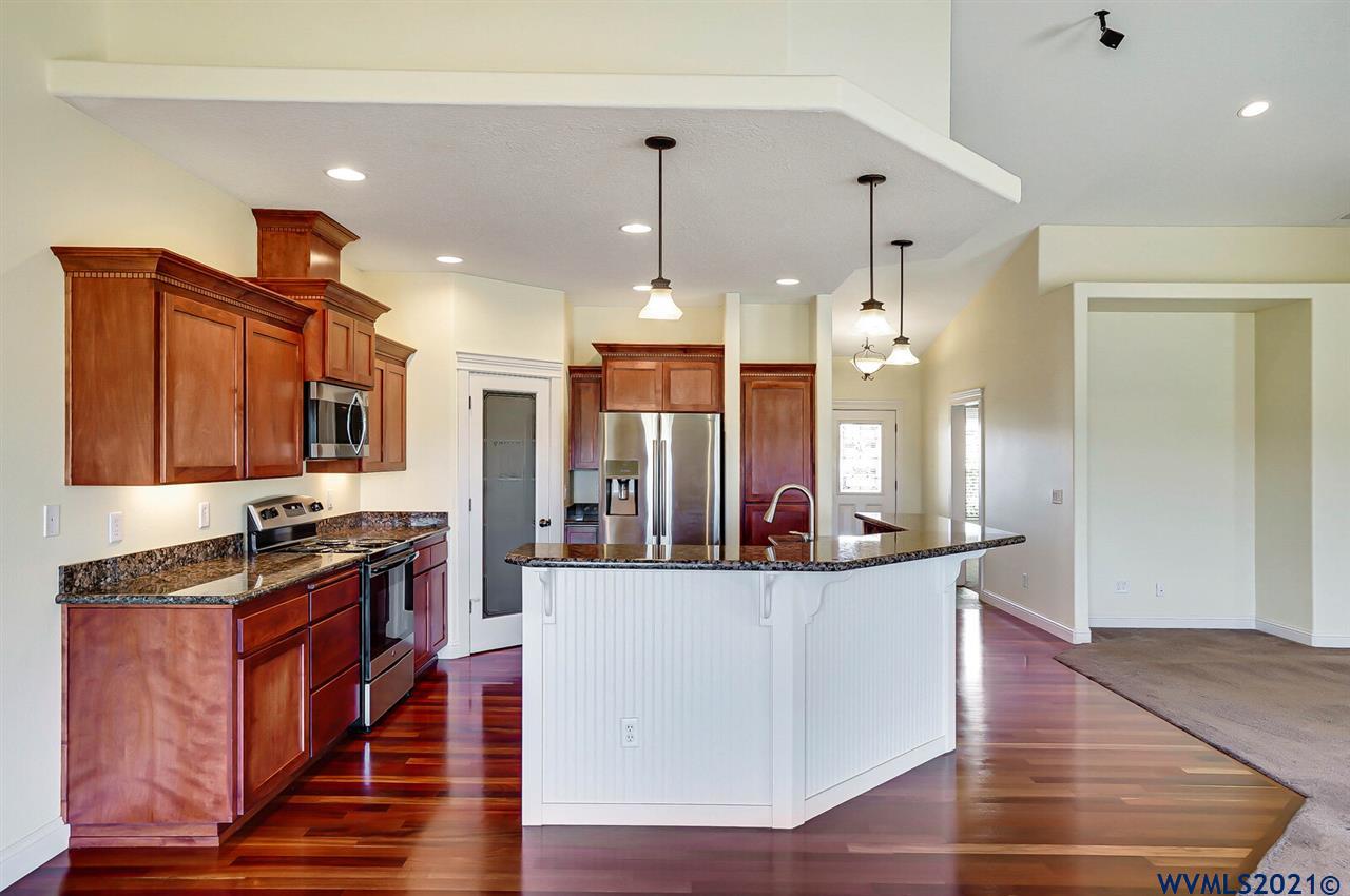 294 Northwest Reed Lane Dallas, OR 97338 - Photo 20 of 39 Gallery Image 20