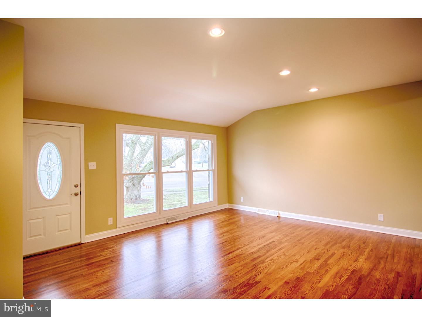 14 Pelham Road South Voorhees, NJ 08043 - Photo 5 of 17 Great Room