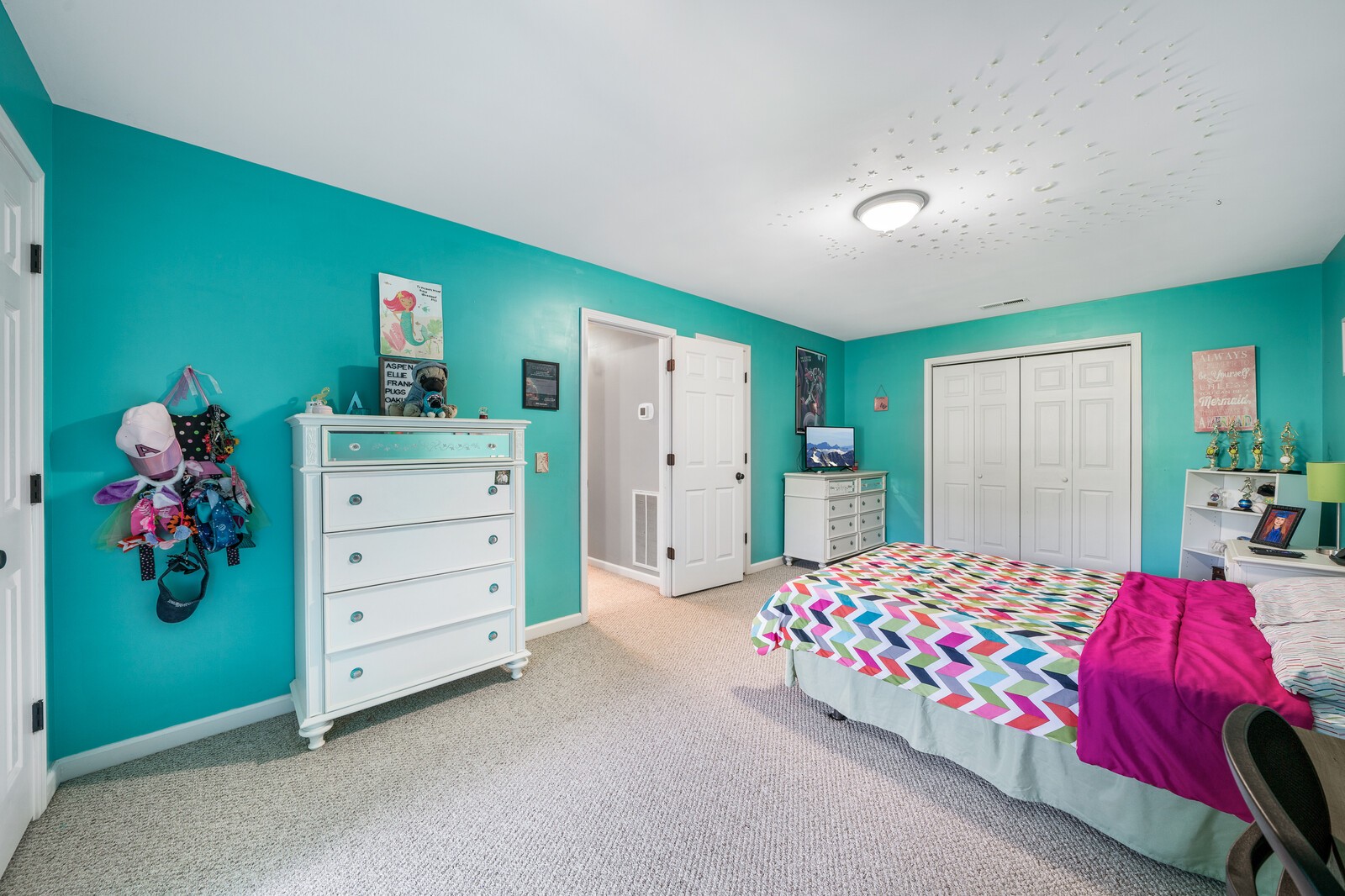3234 Bennett Road Cookeville, TN 38506 - Photo 22 of 45 a bedroom with a bed and a dresser