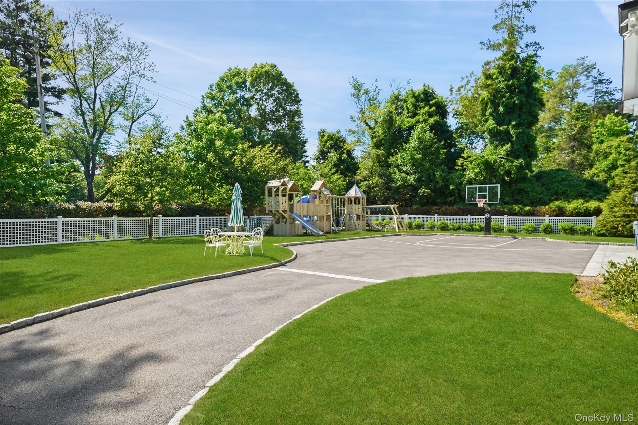 27 Murray Hill Road Scarsdale, NY 10583 - Photo 7 of 29 a view of a park