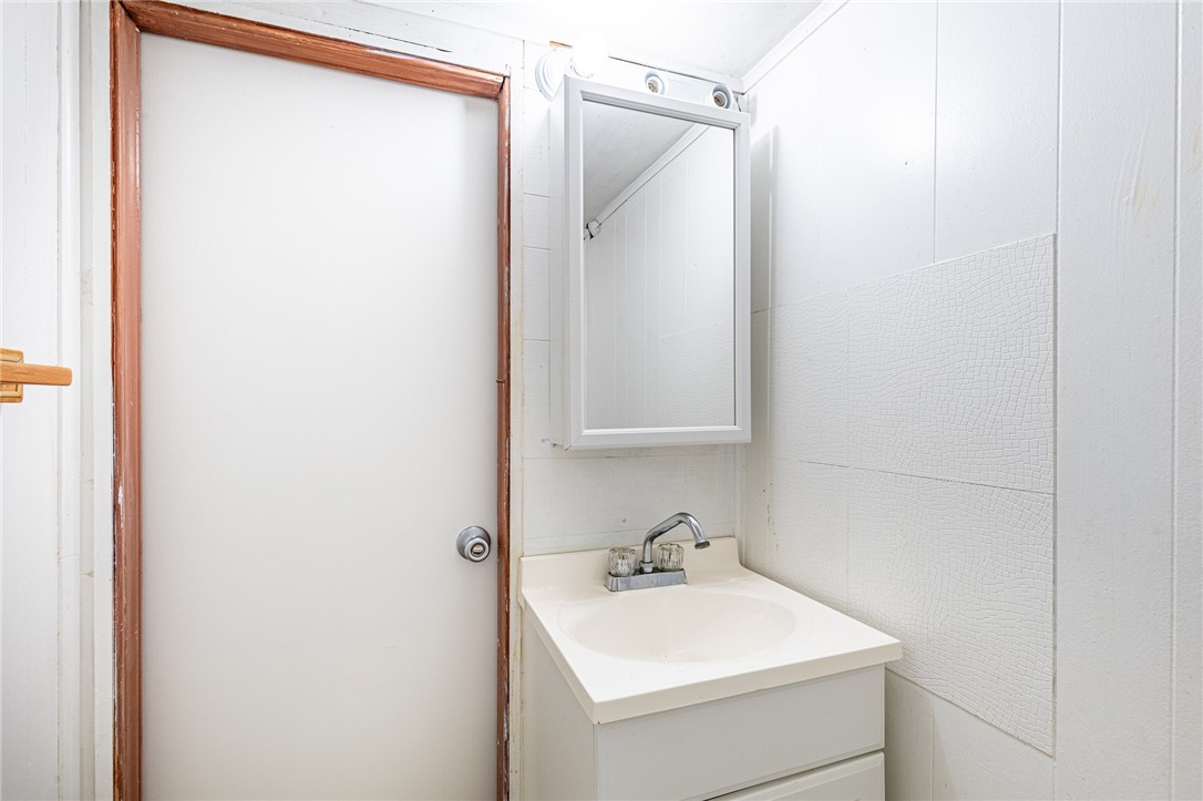 176 Glenbrook Road Greece, NY 14616 - Photo 37 of 46 Gallery Image 37