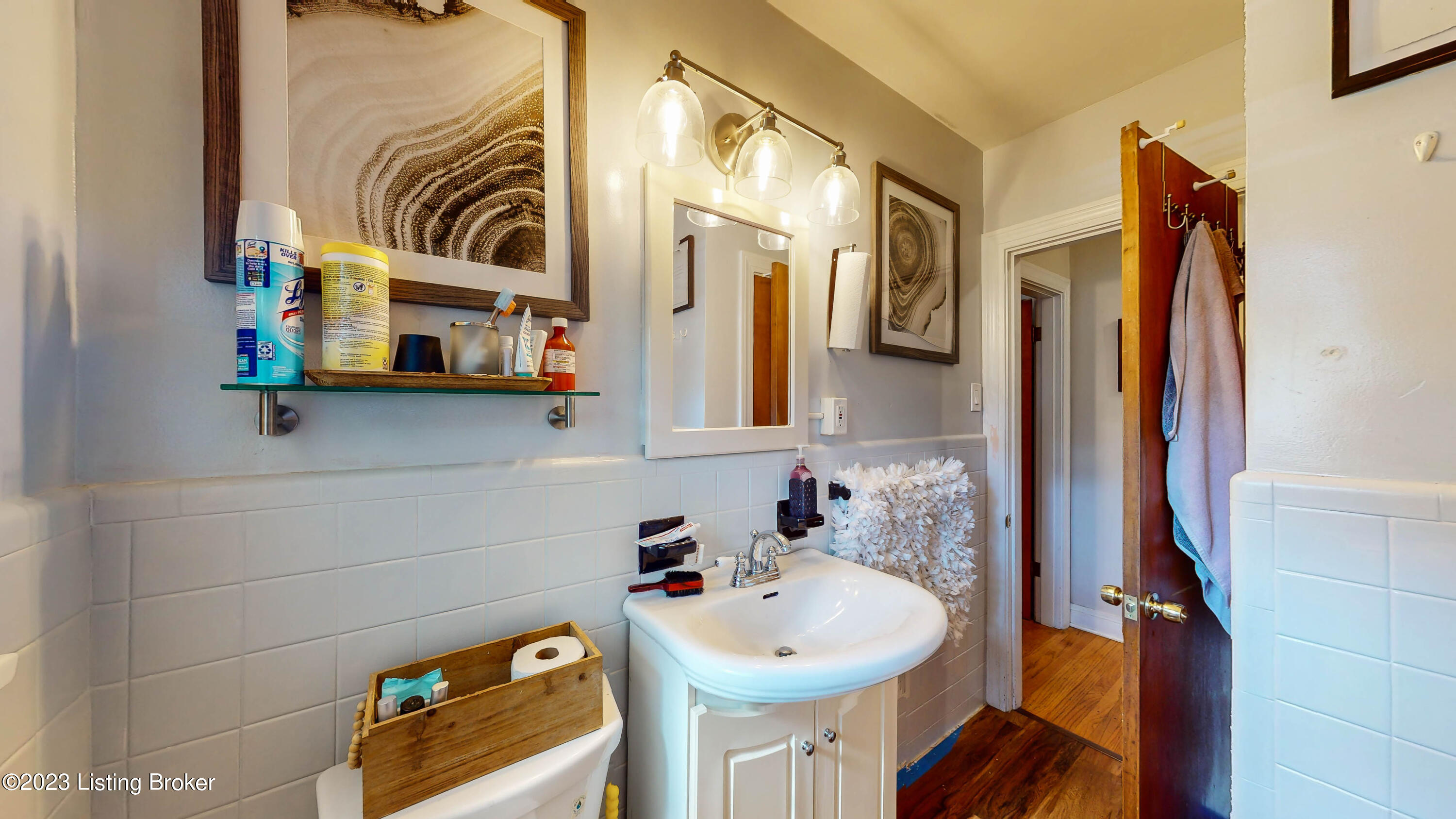 5343 New Cut Road Louisville, KY 40214 - Photo 26 of 32 Full Bathroom