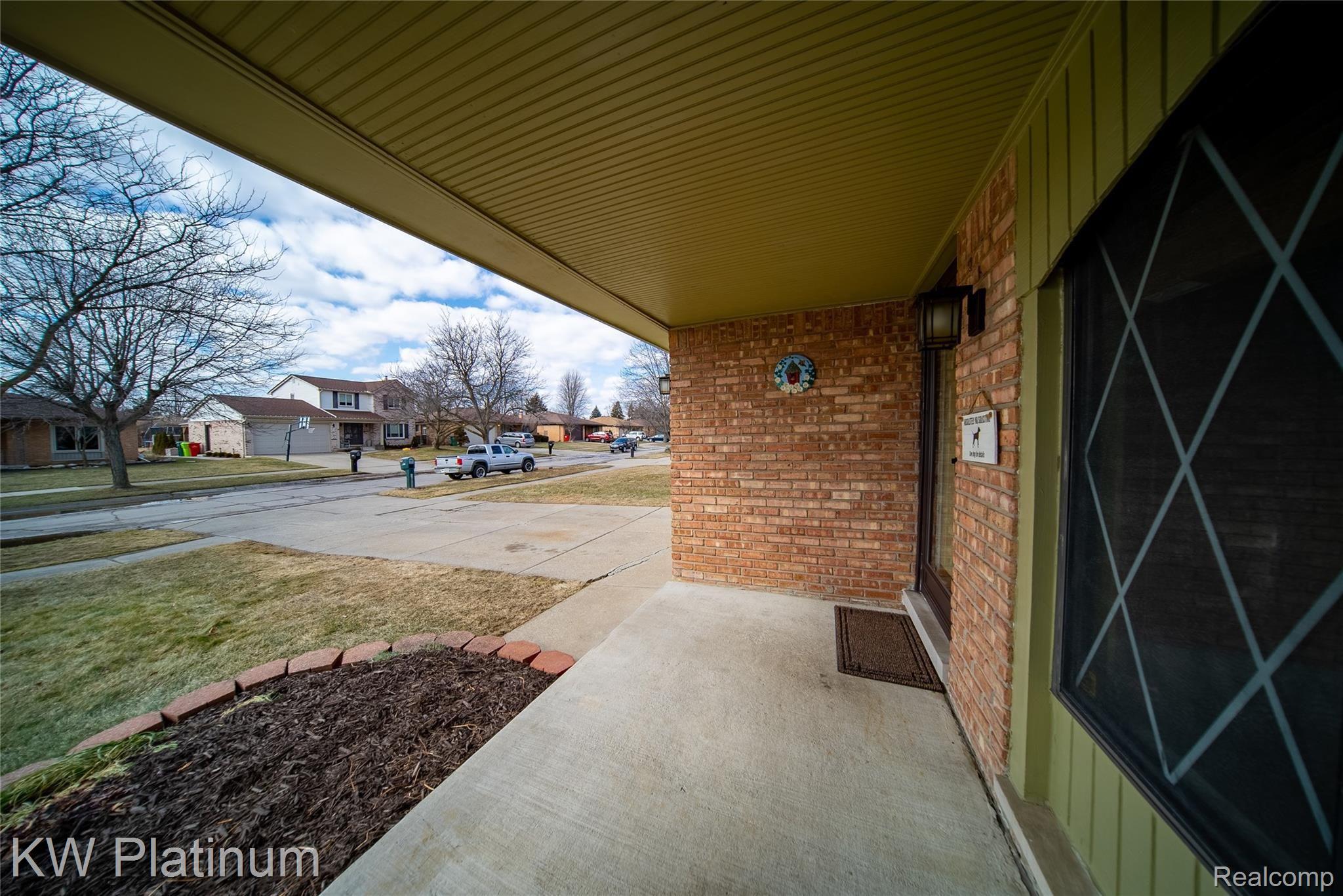 47392 Kathleen Road Macomb, MI 48044 - Photo 5 of 42 47392 Kathleen Rd-5.jpg