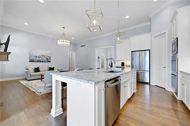 $1,250,000 | 10715 West 142nd Terrace, Overland Park, KS 66221