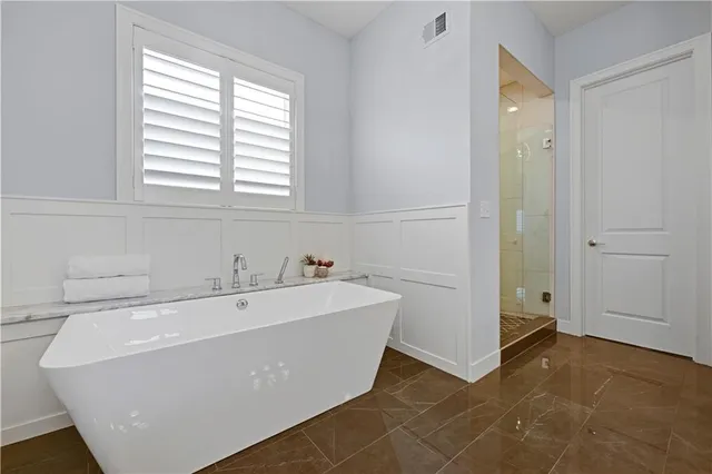 $1,250,000 | 10715 West 142nd Terrace, Overland Park, KS 66221