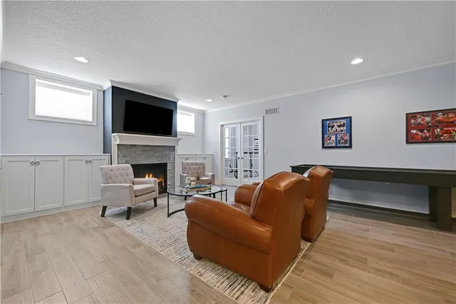 $1,250,000 | 10715 West 142nd Terrace, Overland Park, KS 66221