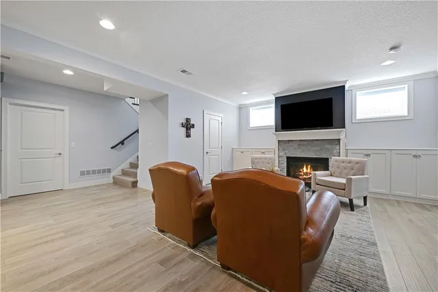 $1,250,000 | 10715 West 142nd Terrace, Overland Park, KS 66221