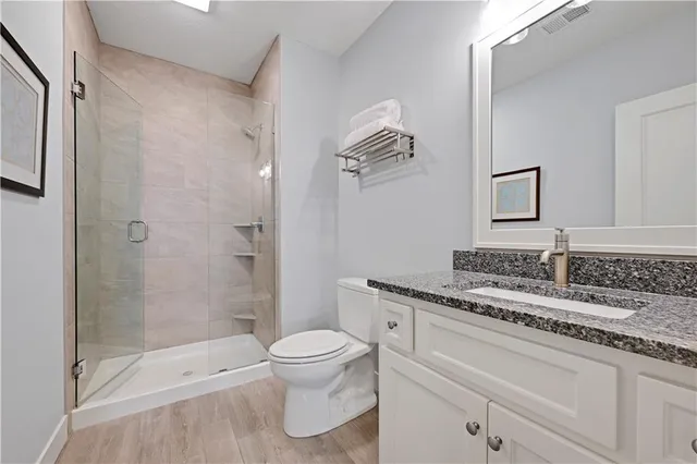 $1,250,000 | 10715 West 142nd Terrace, Overland Park, KS 66221