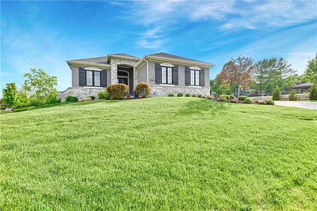 $1,250,000 | 10715 West 142nd Terrace, Overland Park, KS 66221