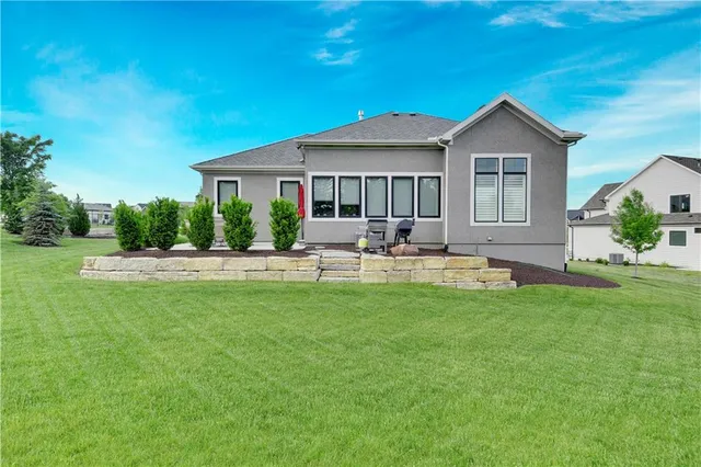 $1,250,000 | 10715 West 142nd Terrace, Overland Park, KS 66221