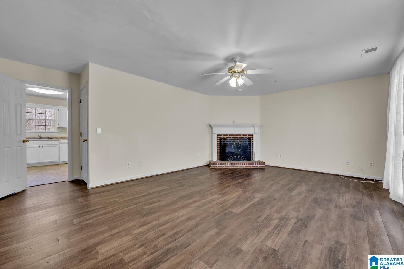 218 Willow Point Circle Alabaster, AL 35007 - Photo 4 of 26
