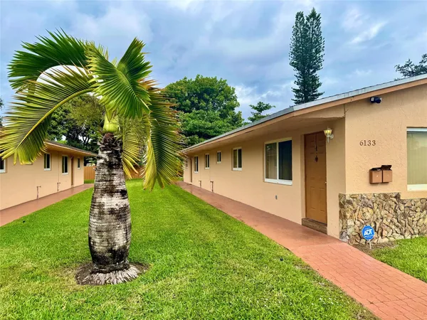 $2,790 | 6133 Buchanan Street, Unit 2, Hollywood, FL 33024