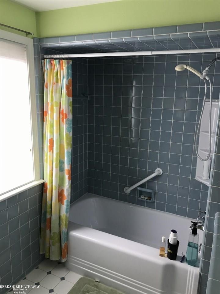 1047 Harvard Road Grosse Pointe, MI 48230 - Photo 21 of 28 Second Floor Full Bath