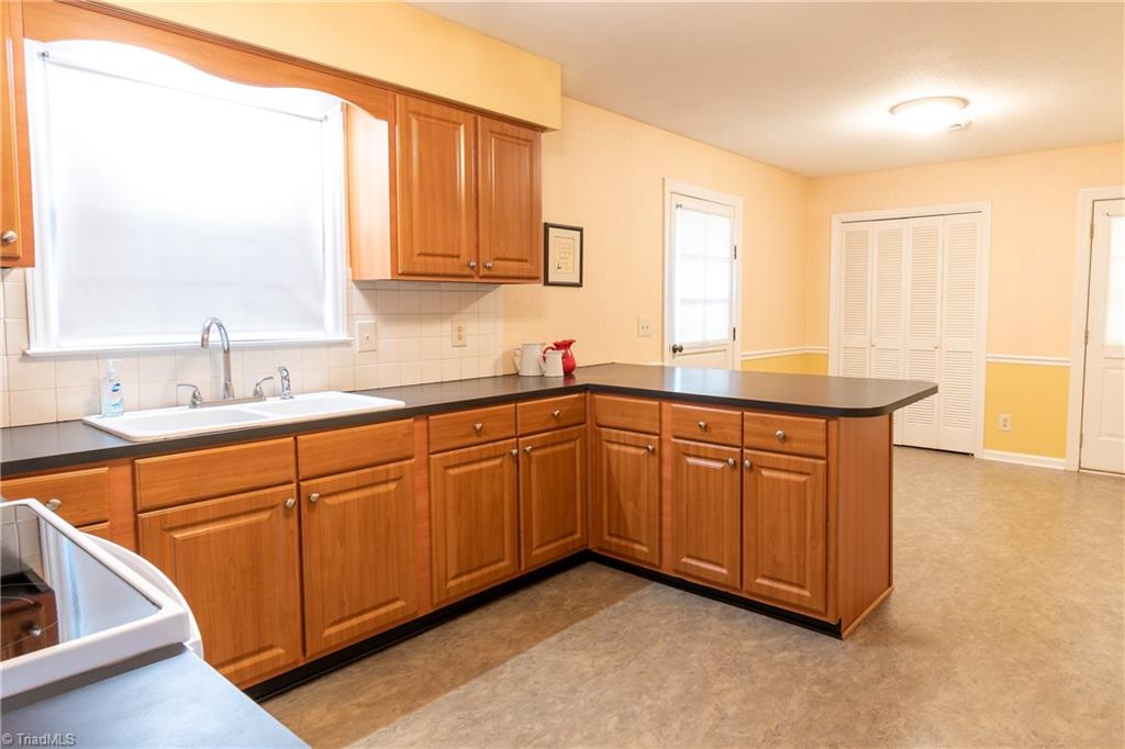 5585 Murray Road Winston-Salem, NC 27106 - Photo 14 of 30 Gallery Image 14