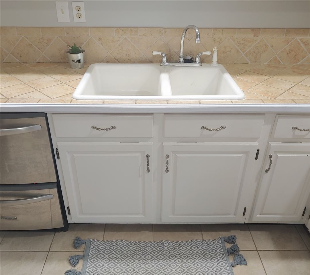 866 Augusta Farms Road Waynesboro, VA 22980 - Photo 9 of 28 a close view of kitchen sink