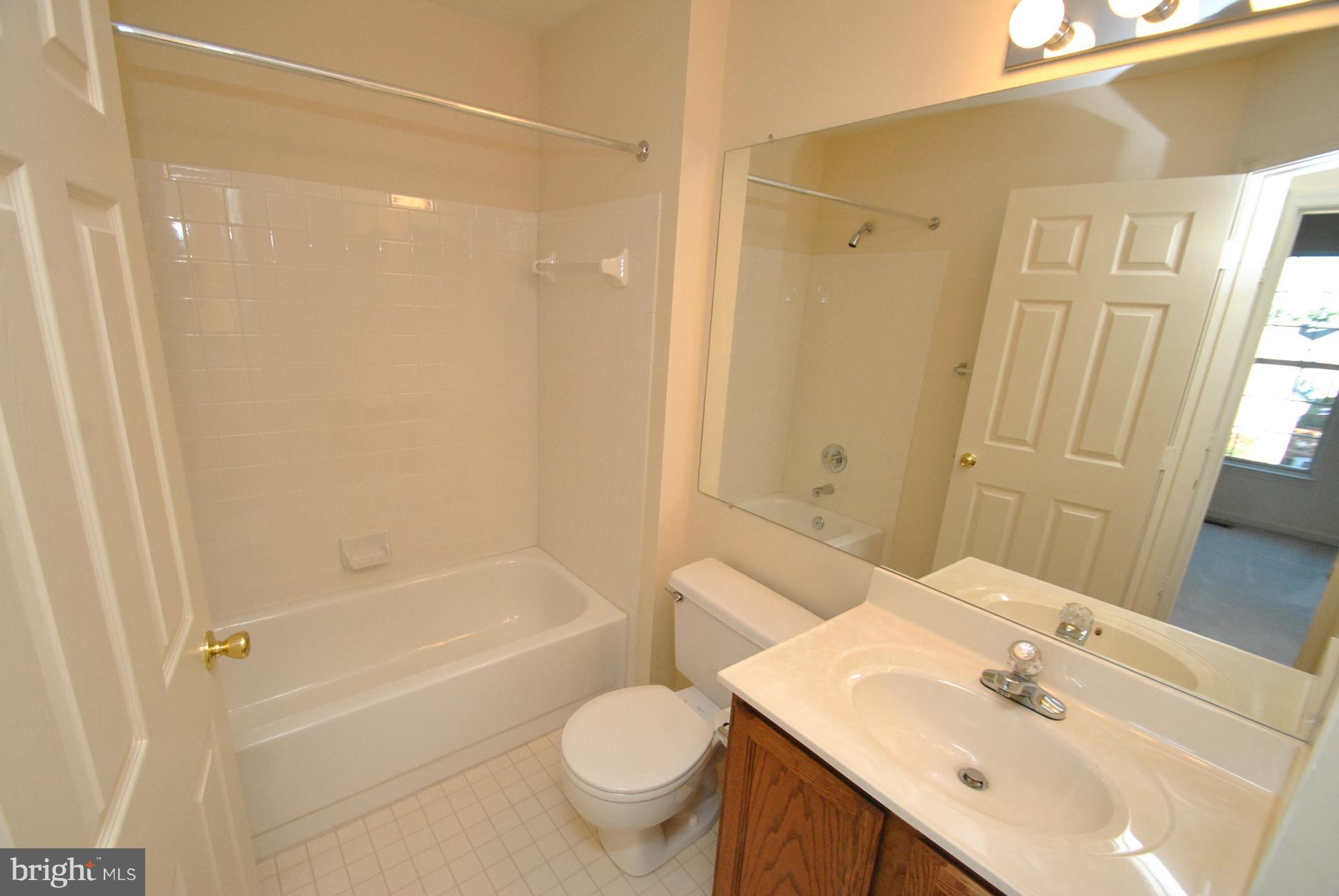 4458 Cole Farm Road Baltimore, MD 21236 - Photo 15 of 25 FULL HALL BATH - UPPER LEVEL