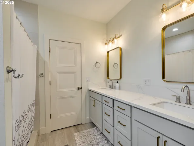 $769,000 | 833 Hawk Drive, Silverton, OR 97381