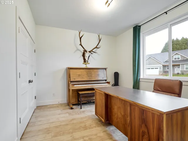 $769,000 | 833 Hawk Drive, Silverton, OR 97381